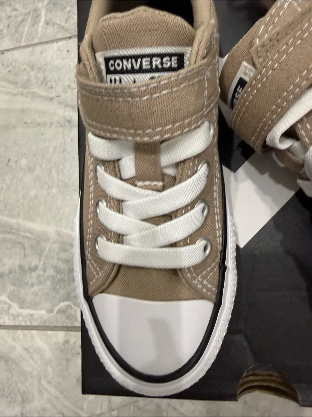 New boys Converse Sz 12 Low Top Shoes in Taupe with White Trim